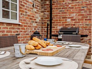 Outdoor dining - 2 Bed in Harrogate (oc-92721) (Bishop Monkton)