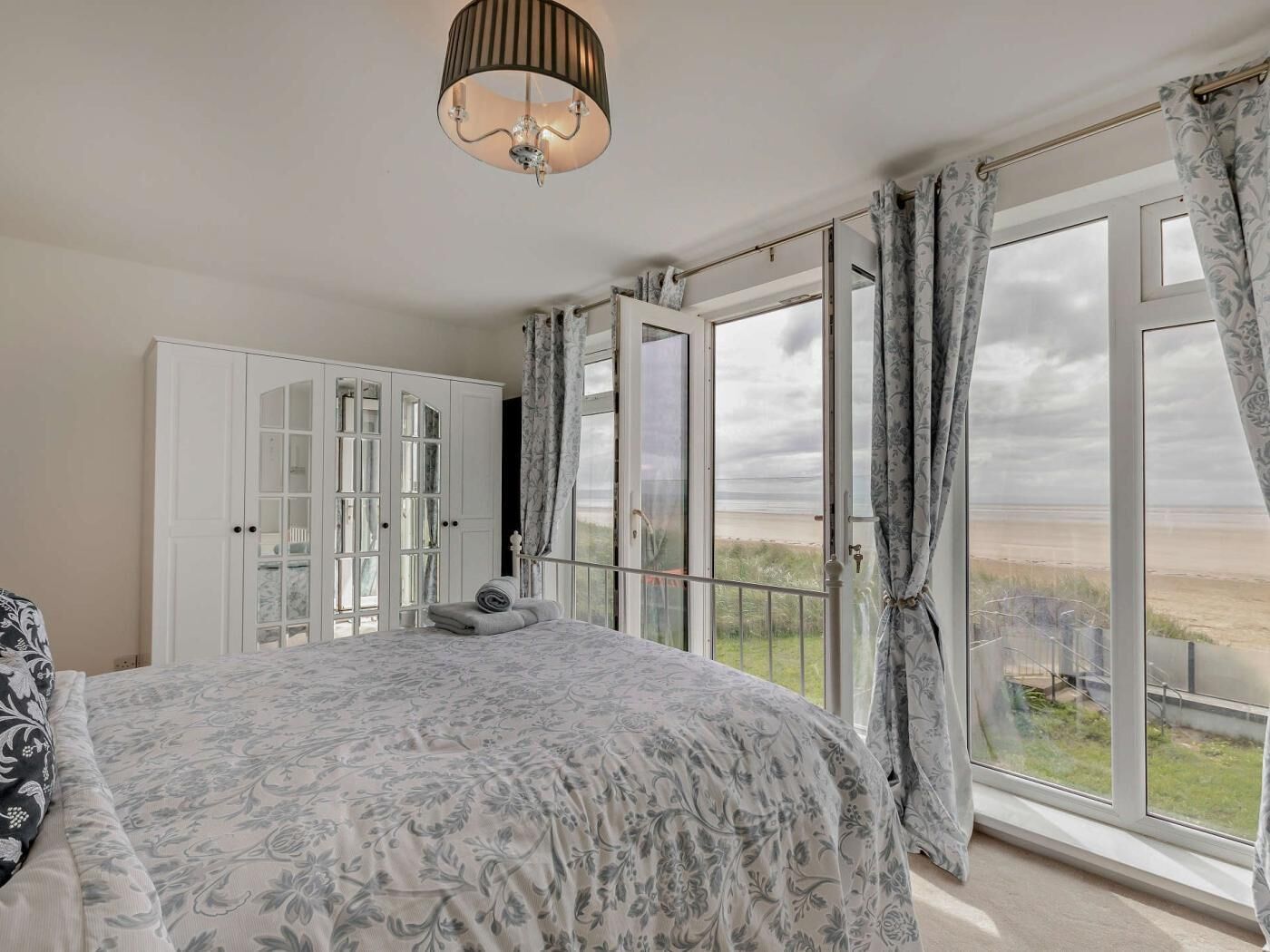 3 bedrooms, travel cot, free WiFi, bed sheets