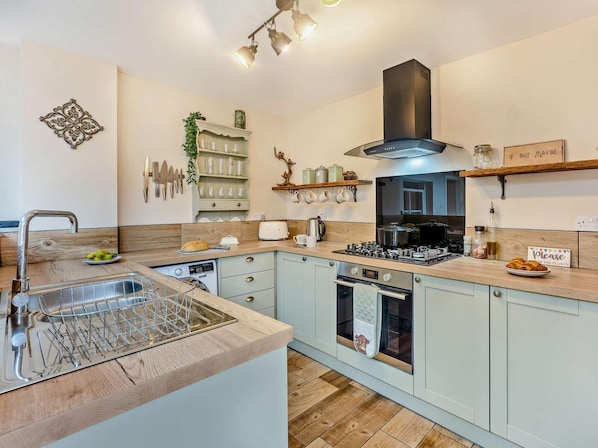 Mikrowelle, Ofen, Geschirrspüler, Hochstuhl