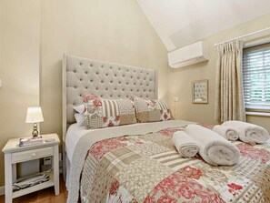 Free WiFi, bed sheets - 1 Bed in Fordingbridge (oc-92985) (Breamore)