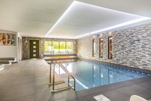 Piscine intérieure