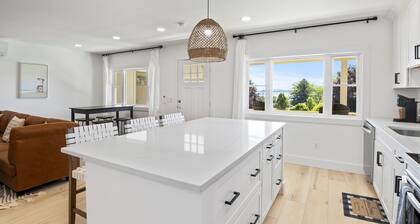 The Lake House | Luxury Retreat Sleeps 19