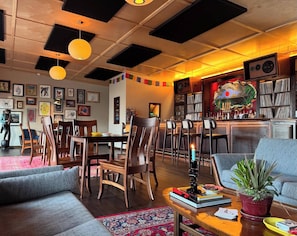 Bar (in der Unterkunft)