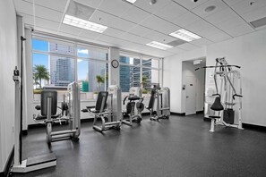 Fitness facility - Luxury Brickell 1BR With City Views & Rooftop Pool (Miami)