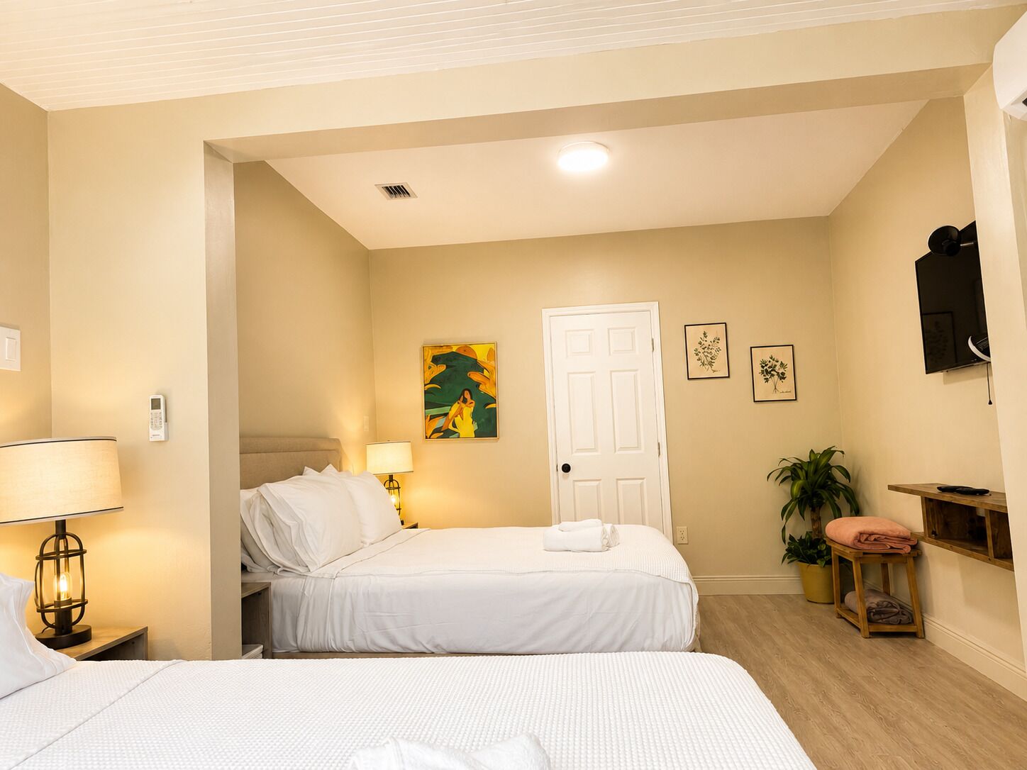 1 habitación, tabla de planchar con plancha, wifi y ropa de cama 