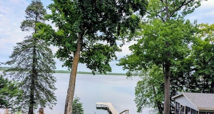 Peaceful lake front 3-bedroom cabin with Leech Lake access.