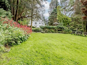 Property grounds - 1 Bed in Machynlleth (oc-93081) (Cwm-Llinau)