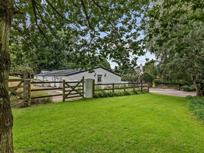 Property grounds - 2 Bed in Barnstaple (oc-93024) (Chapelton)