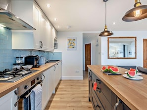 Oven, dishwasher, highchair, cookware/dishes/utensils - 2 Bed in Seasalter (oc-wcc05) (Seasalter)