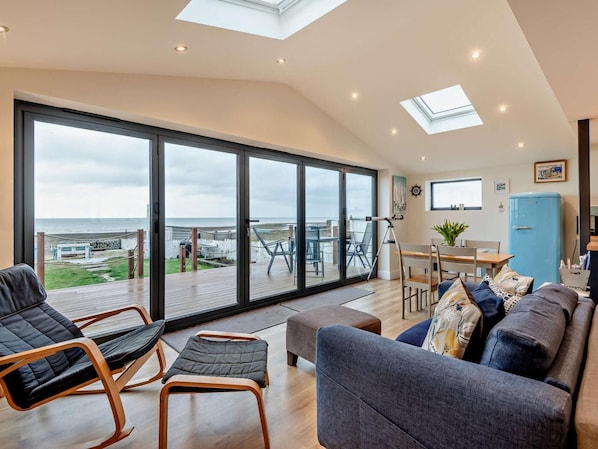 TV - 2 Bed in Seasalter (oc-wcc05) (Seasalter)