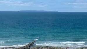 A coastal view with a rocky shoreline and calm sea. - 2 Bed in Woolacombe (oc-76350) (Woolacombe)