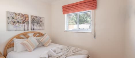 3 bedrooms, iron/ironing board, Internet, bed sheets