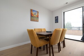 Dining - Luxury ND Retreat | 3BD • 2.5BA • Balcony (South Bend)