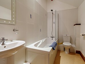 Towels - 2 Bed in Doncaster (oc-93771) (Mattersey)
