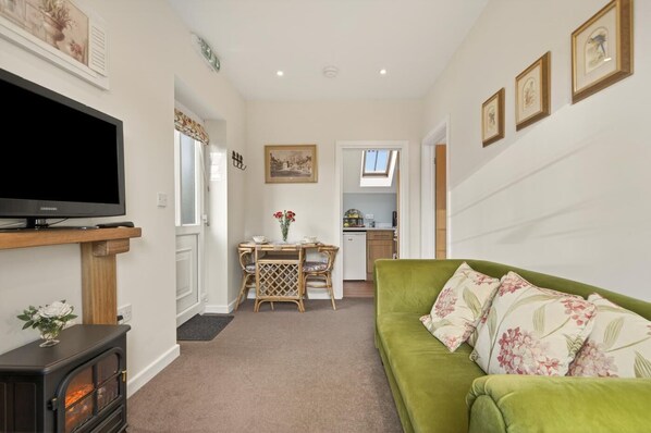 Living area - 1 Bed in Sturminster Newton (oc-93841) (Hazelbury Bryan)