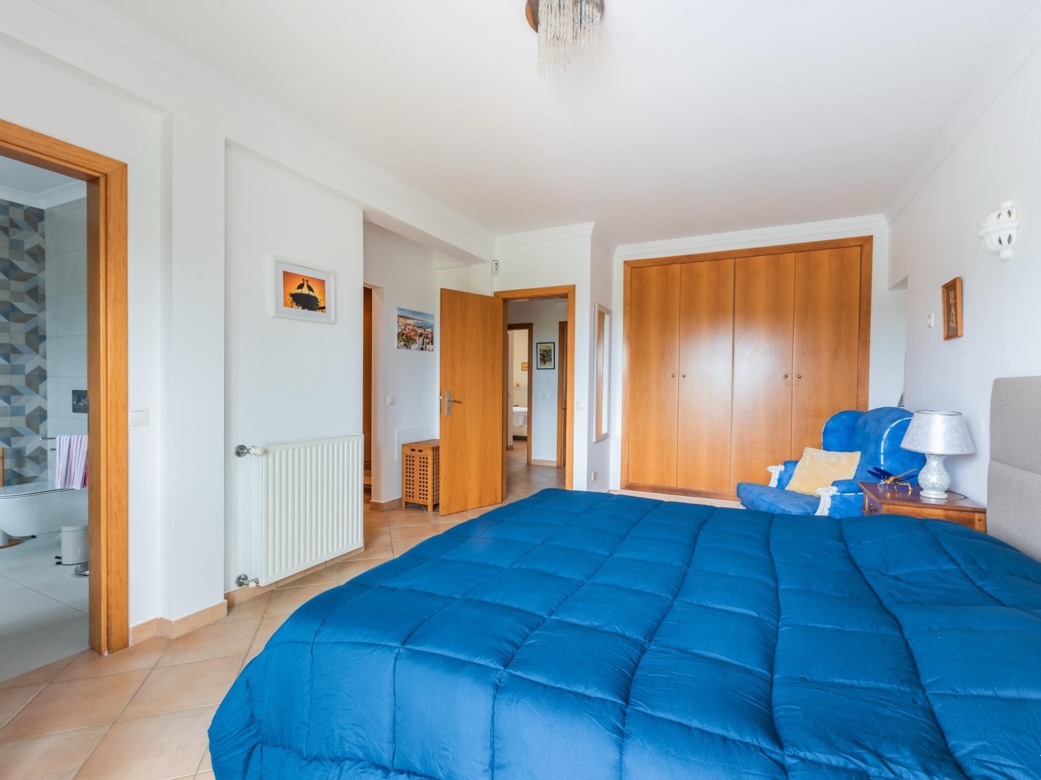 3 bedrooms, iron/ironing board, bed sheets