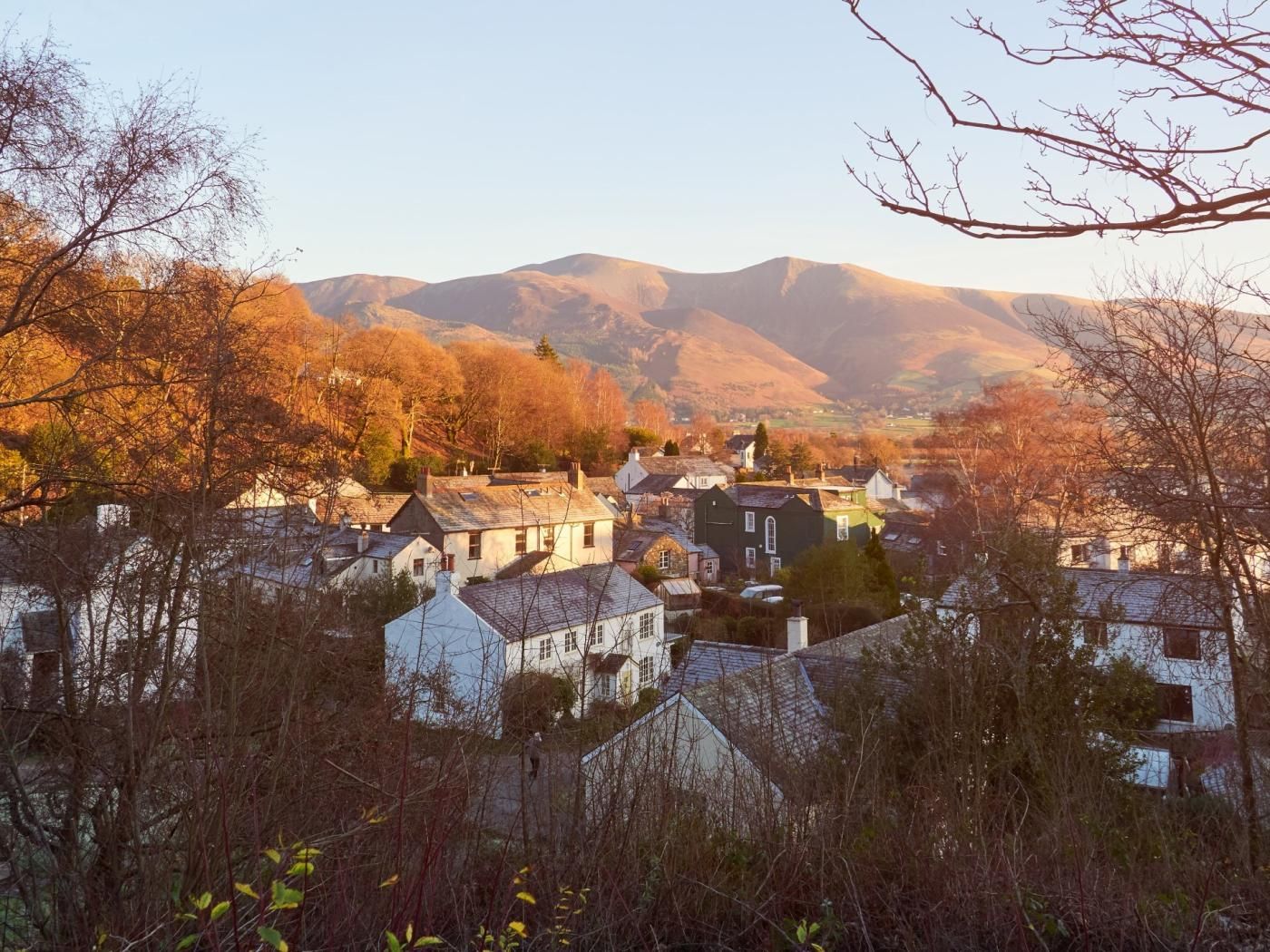 A village with houses surrounded by mountains.