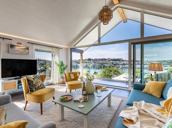 Living area - 5 Bed in Fowey (oc-93849) (Polruan)