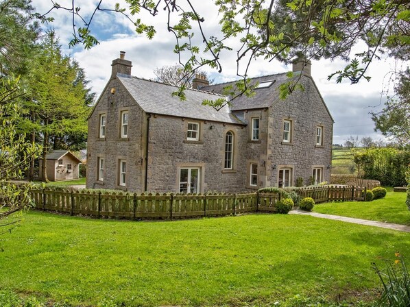Exterior - 7 Bed in Buxton (oc-93808) (Tideswell)