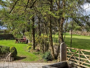 Outdoor dining - 7 Bed in Buxton (oc-93808) (Tideswell)