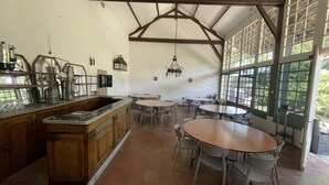 Dining - Maison des amis Serez le Bois (Serez)