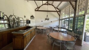 Dining - Maison des amis Serez le Bois (Serez)