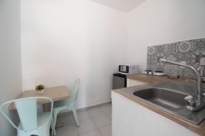 Economy Room (Habitación económica 1) | Private kitchen - Isla Venados Renta Vacacional (Mazatlán)