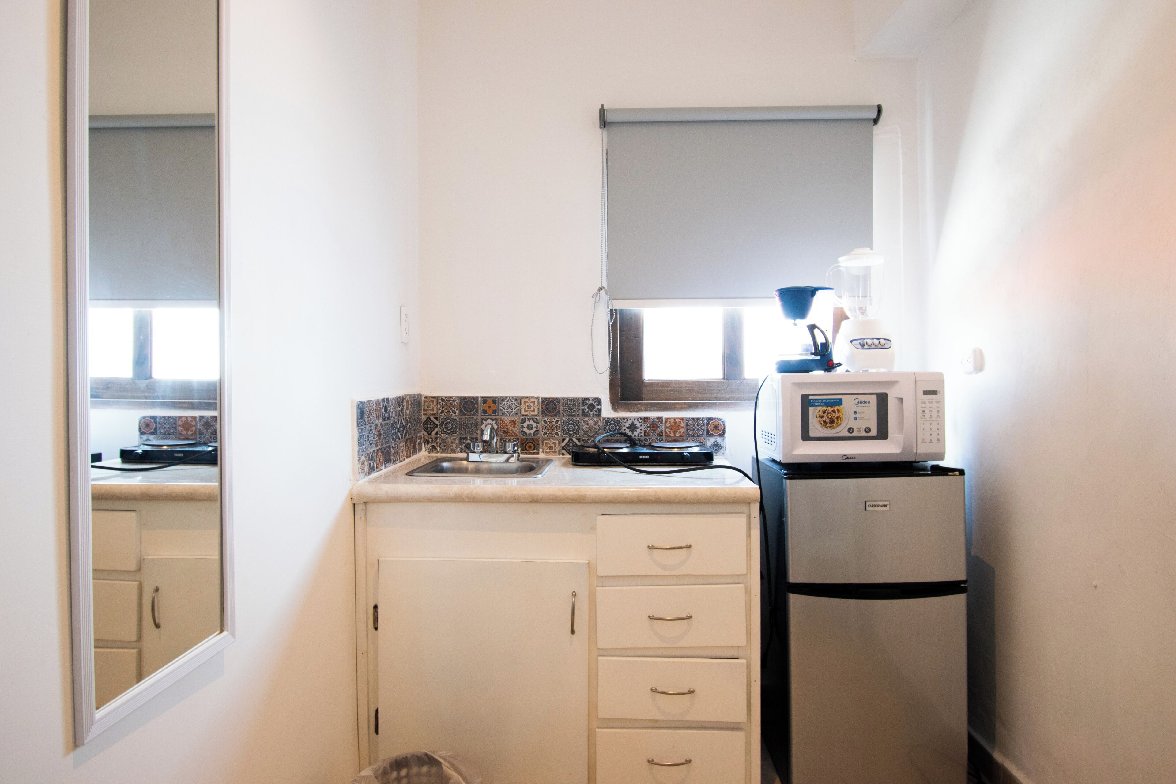 Comfort-huone (Habitación económica 6) | Yksityinen keittiö | Mikroaaltouuni