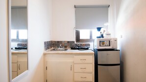 Chambre Confort (Habitación económica 6) | Cuisine privée | Four à micro-ondes