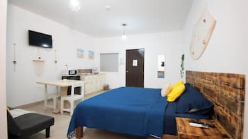 Habitación económica | Espacio para trabajar con laptop y wifi gratis