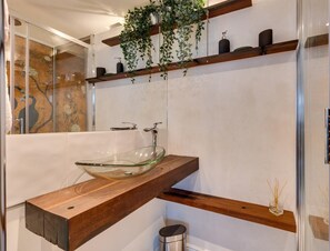Bathroom - 1 Bed in North Shields (oc-94005) (North Shields)