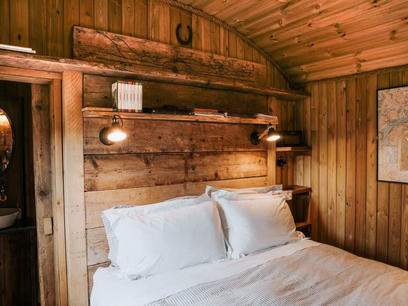 1 bedroom, bed sheets