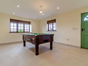 Games room - 3 Bed in Great Yarmouth (oc-94054) (Repps with Bastwick)