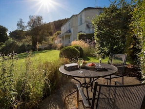 Outdoor dining - 1 Bed in Spark Bridge (oc-lcc52) (Penny Bridge)
