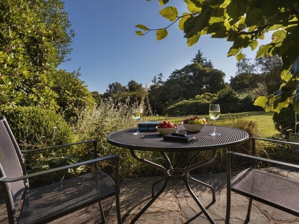 Outdoor dining - 1 Bed in Spark Bridge (oc-lcc52) (Penny Bridge)