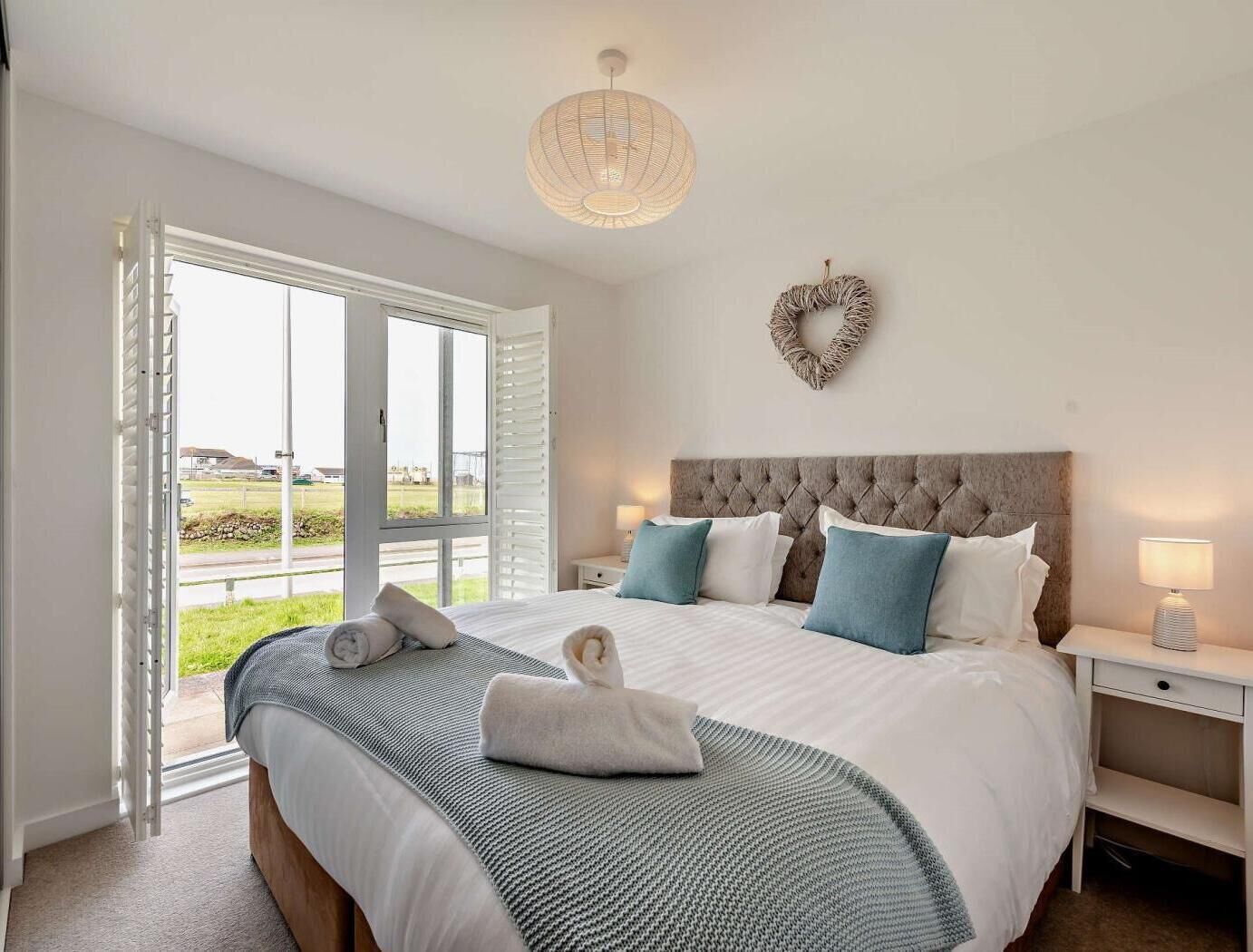 3 bedrooms, travel cot, free WiFi, bed sheets