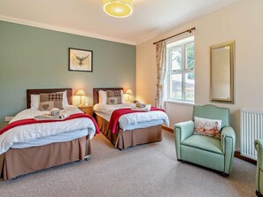 Travel cot, free WiFi, bed sheets - 2 Bed in Brechin (oc-ca300) (Edzell)