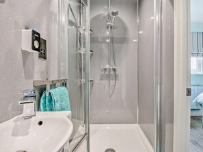 Bathroom - 2 Bed in Swanage (oc-93542) (Swanage)