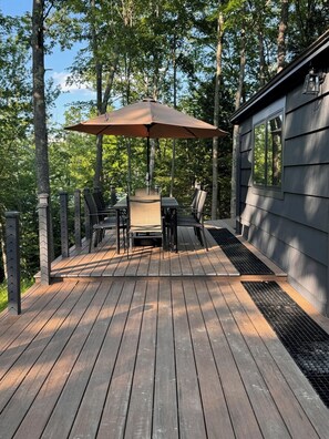 Outdoor dining - The Wildwood - Modern 3BR Near Newfound Lake (Bristol)