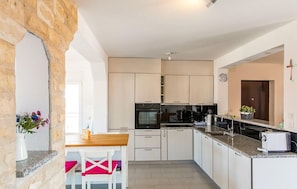 Kühlschrank, Ofen, Herdplatte, Geschirrspüler