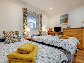 Iron/ironing board, travel cot, free WiFi, bed sheets - 2 Bed in Newquay (oc-41332) (Newquay)