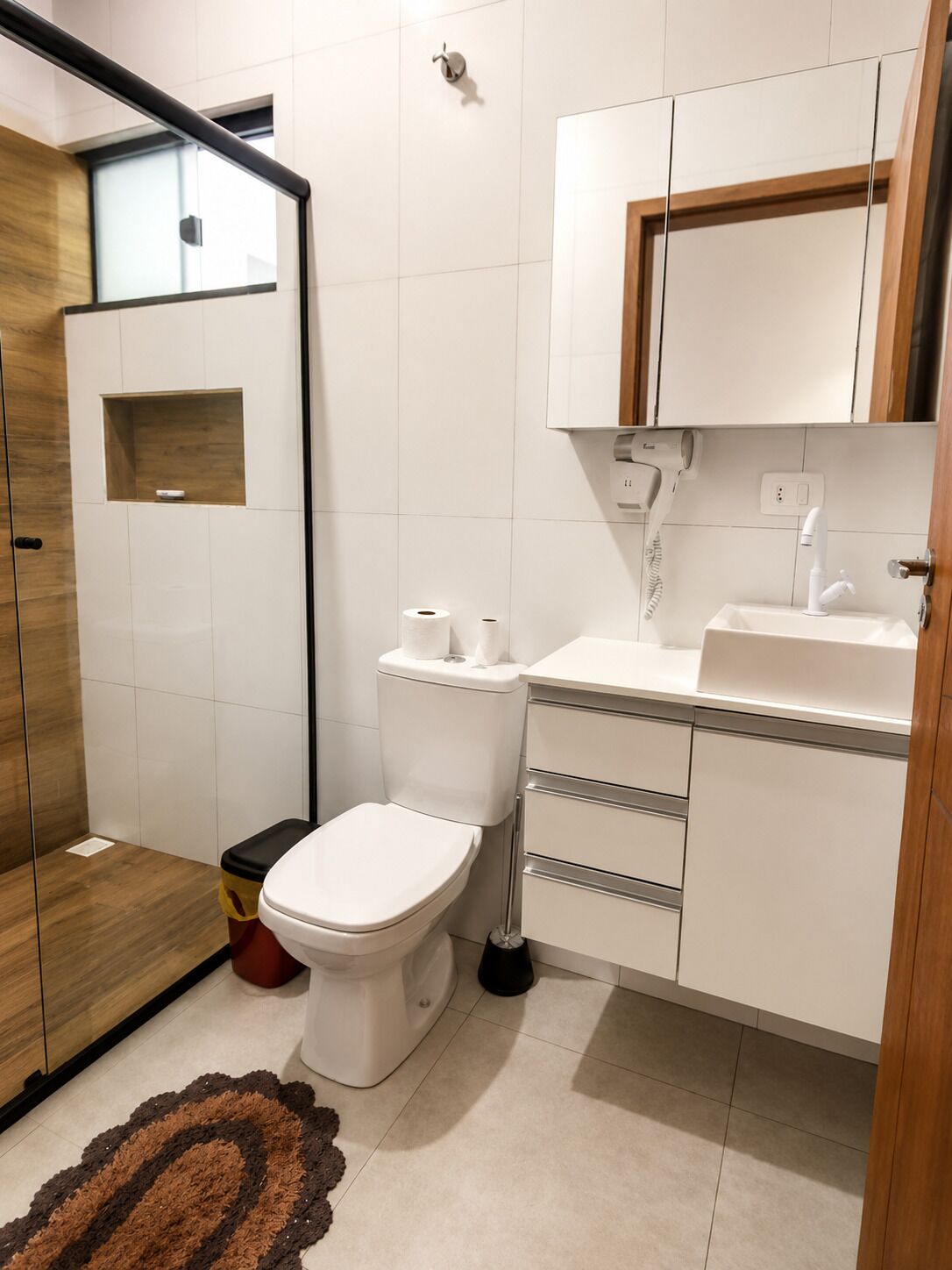 Ducha, secador de pelo y bidé