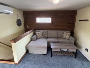 Smart TV, DVD player, books, video library - Lakeside Retreat on Lake Sabattus - Dock, Fire Pit (Greene)