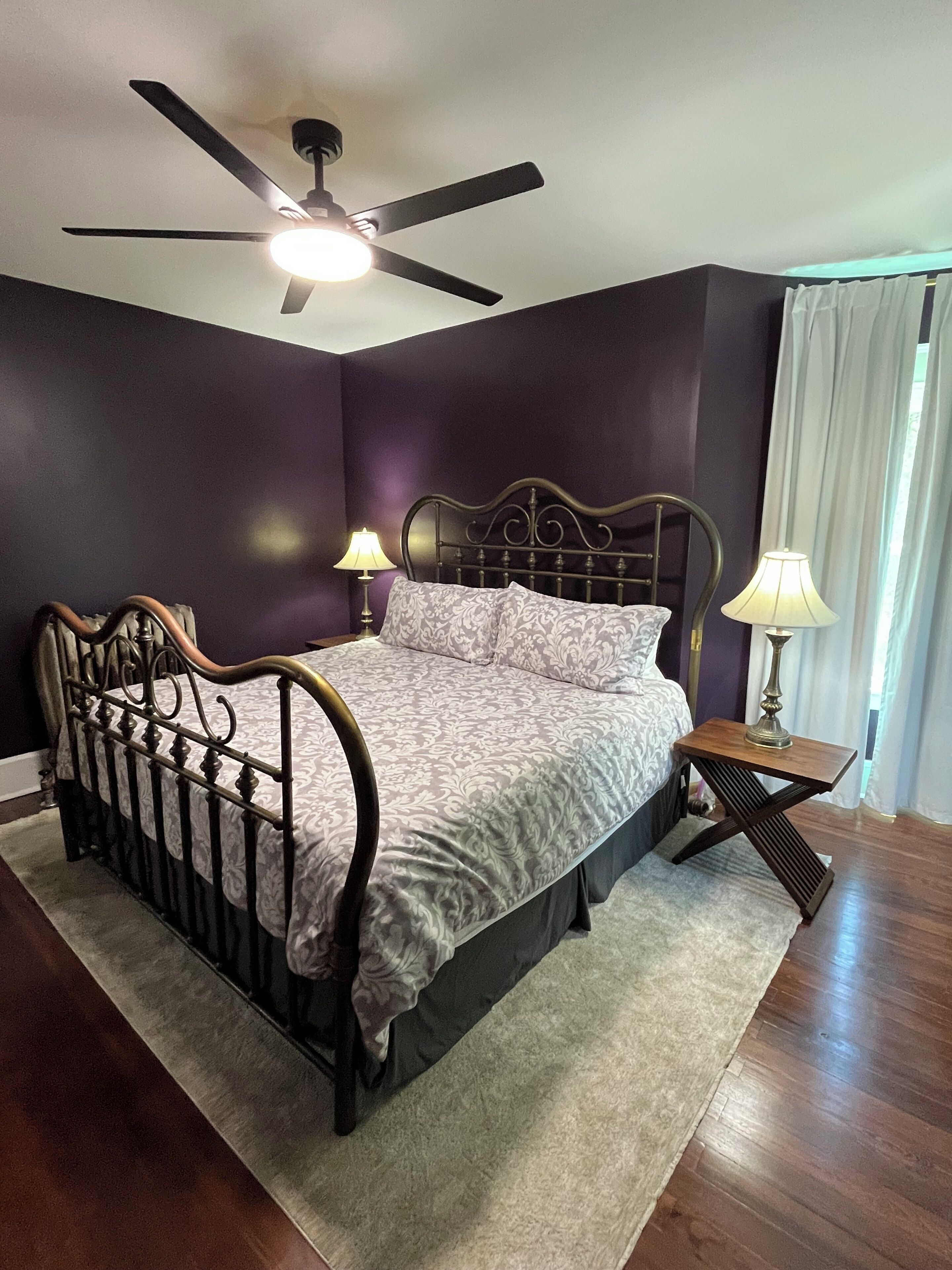 4 bedrooms, iron/ironing board, WiFi, bed sheets