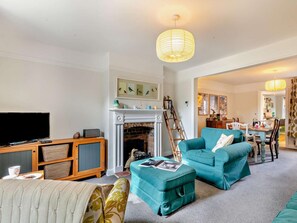 TV - 2 Bed in Holt (oc-kt137) (Holt)
