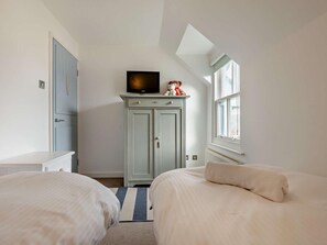 Travel cot, free WiFi, bed sheets - 2 Bed in Newquay (oc-75499) (Newquay)