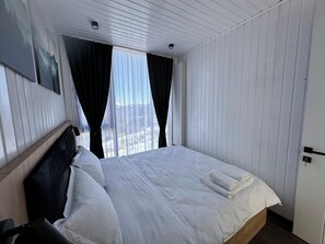 2 bedrooms, bed sheets - Container House with Mountain Views Near Gudauri (Dusheti)