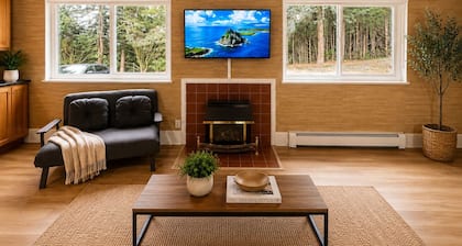 Private 2 bed 1bath spacious suitewith laundry, internet, parking