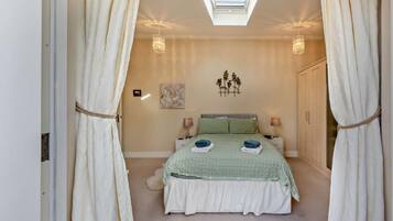 2 bedrooms, iron/ironing board, travel cot, free WiFi