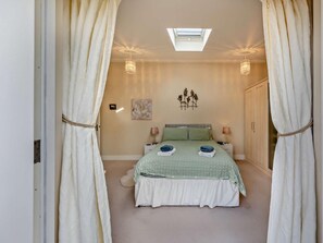 A bedroom with a bed, two bedside lamps, a nightstand, a wall-mounted artwork, a ceiling light, and a wardrobe. - 2 Bed in Crewe (oc-93266) (Hough)